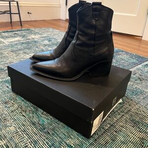 Emanuele Castro Black Leather Ankle Boots
